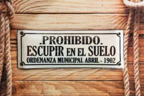 PROHIBIDO ESCUPIR
