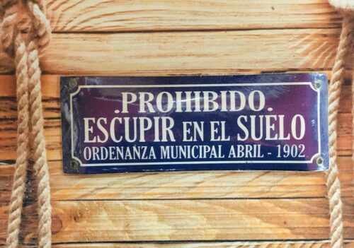 PROHIBIDO ESCUPIR AZUL