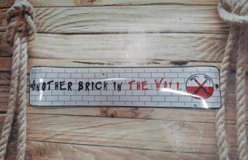 ANOTHER BRICK IN THE WALL - PINK FLOYD