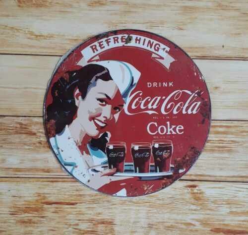 COCA COLA CHICA SOMBRERO BLANCO