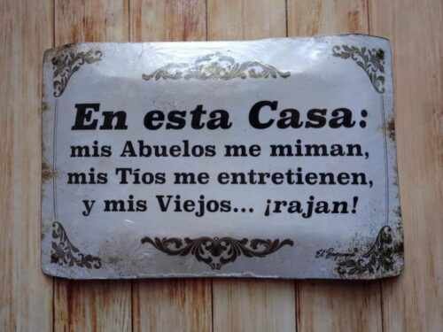 EN ESTA CASA MIS ABUELOS ME MIMAN.....