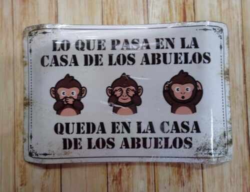 LO QUE PASA EN LA CASA DE LOS ABUELOS.....